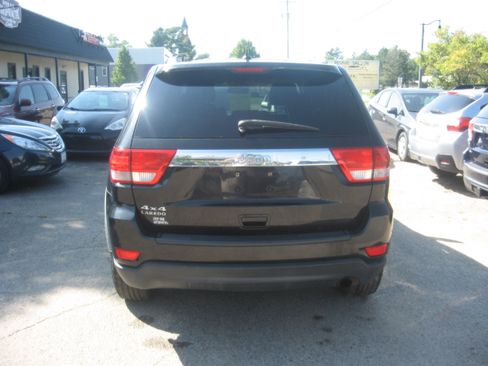 Used 2011 Jeep Grand Cherokee Laredo image 5