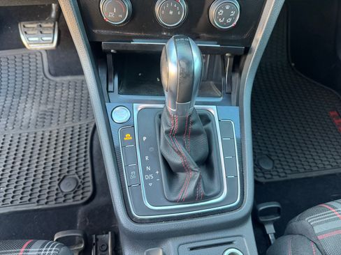 Used 2017 Volkswagen GTI image 31