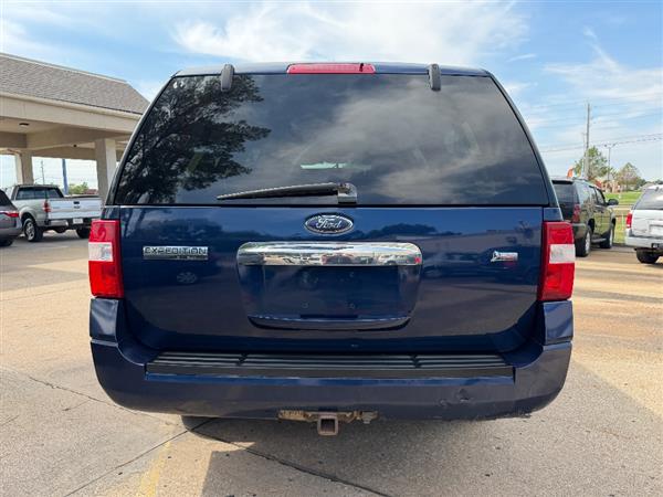 Used 2009 Ford Expedition EL 4WD XLT image 2