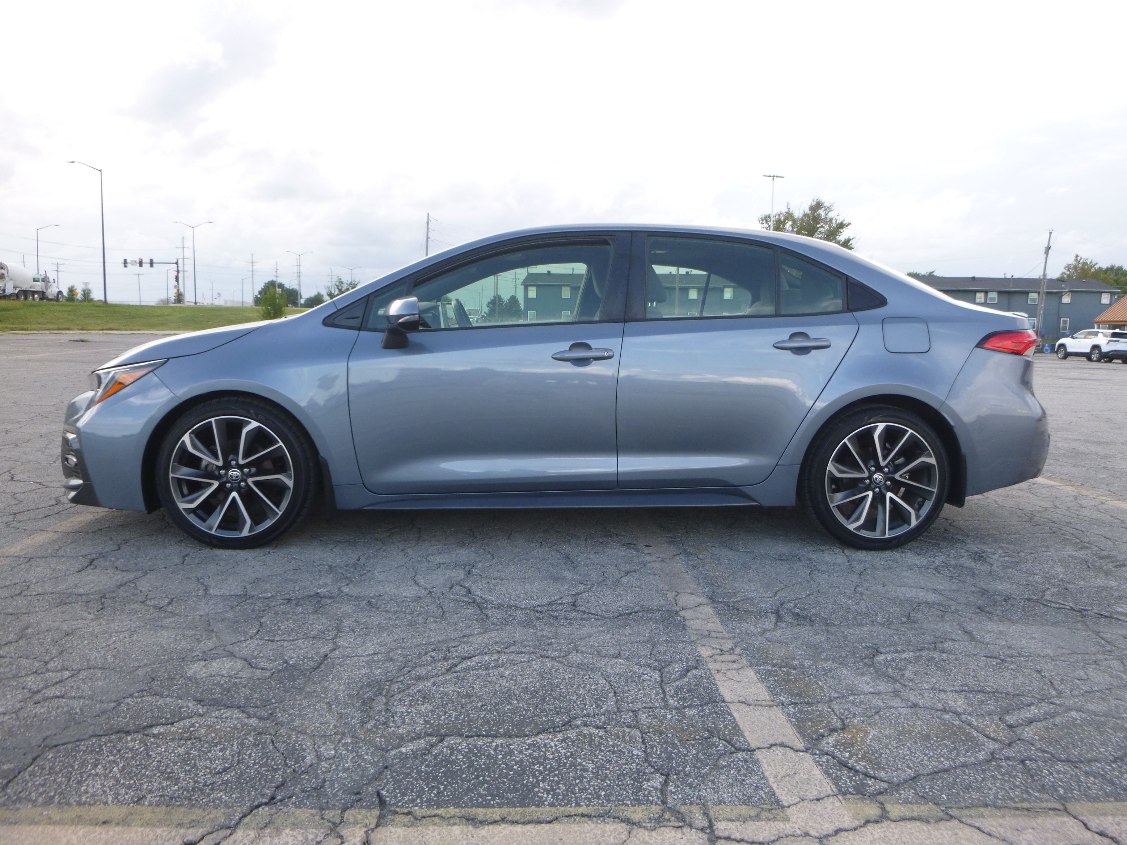 Used 2020 Toyota Corolla SE Sedan w/ Premium Package FWD image 1