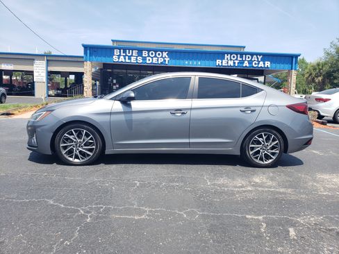 Used 2019 Hyundai Elantra SEL image 3