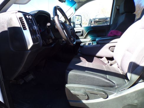 Used 2019 Chevrolet Silverado 2500 LT image 5