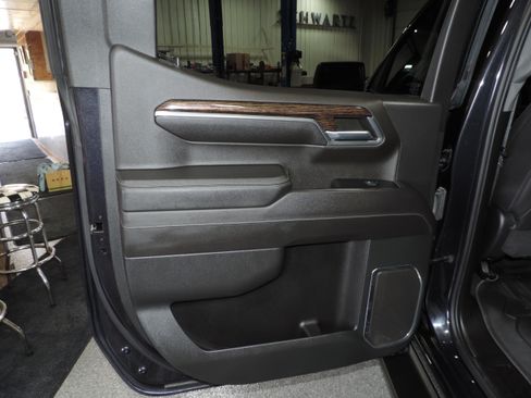Used 2023 GMC Sierra 1500 4WD Crew Cab Elevation image 39