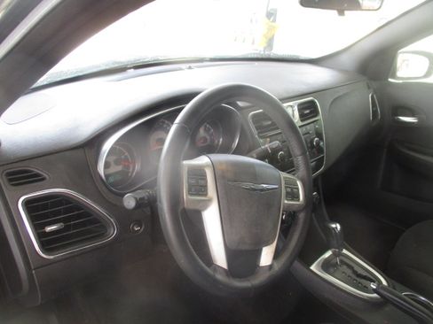 Used 2014 Chrysler 200 Touring Sedan FWD image 17
