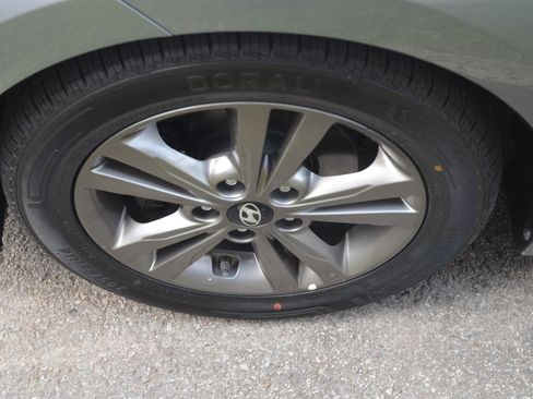 Used 2017 Hyundai Elantra SE FWD image 22