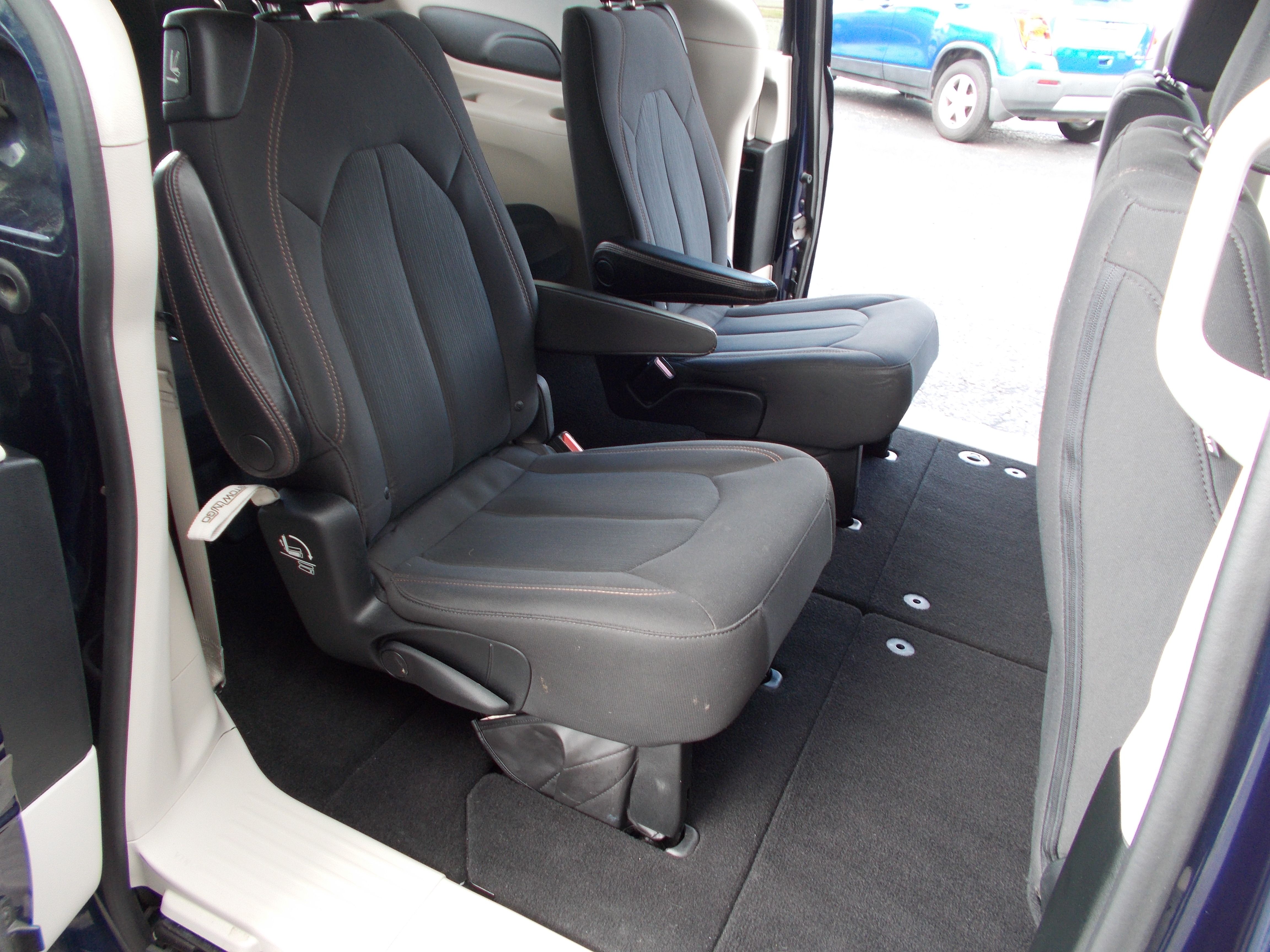 Used 2018 Chrysler Pacifica Touring Plus FWD image 17