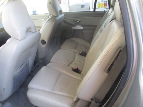 Used 2005 Volvo XC90 2.5T image 9