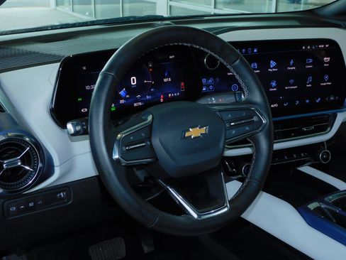 Used 2025 Chevrolet Equinox EV LT image 14