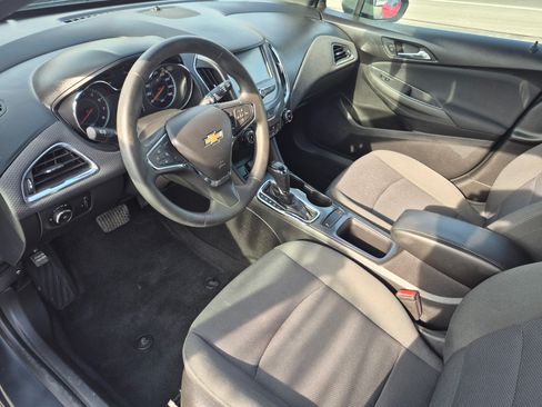 Used 2017 Chevrolet Cruze LT image 14