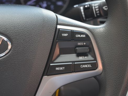 Used 2017 Hyundai Elantra SE FWD image 12