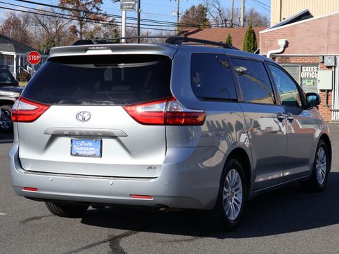 Used 2016 Toyota Sienna XLE Premium image 7