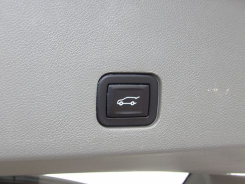 Used 2022 Cadillac XT6 AWD Premium Luxury image 23