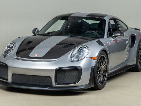 Used 2018 Porsche 911 GT2 RS image 2