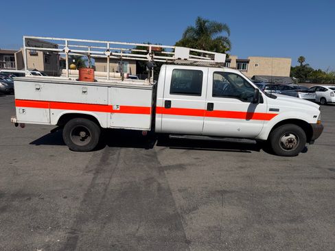 Used 2002 Ford F350 2WD Crew Cab DRW Super Duty image 1