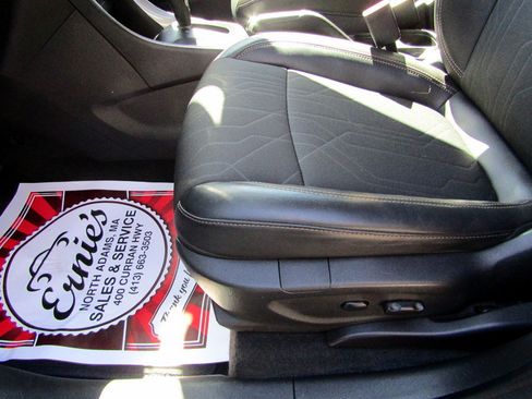 Used 2020 Chevrolet Trax AWD LT w/ 1LT image 22