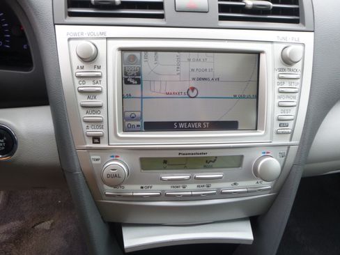 Used 2011 Toyota Camry XLE image 24