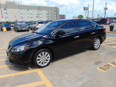 Used 2016 Nissan Sentra S image 2
