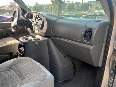 Used 2003 Ford E-350 and Econoline 350 image 13