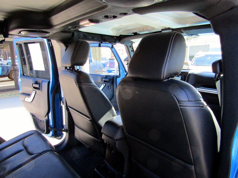 Used 2014 Jeep Wrangler 4WD Unlimited Polar Edition image 23