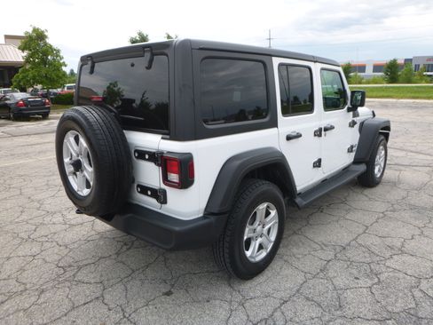 Used 2019 Jeep Wrangler 4WD Unlimited Sport image 9