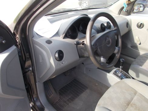 Used 2004 Chevrolet Aveo Sedan FWD image 6