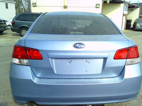 Used 2011 Subaru Legacy 2.5i Premium image 5