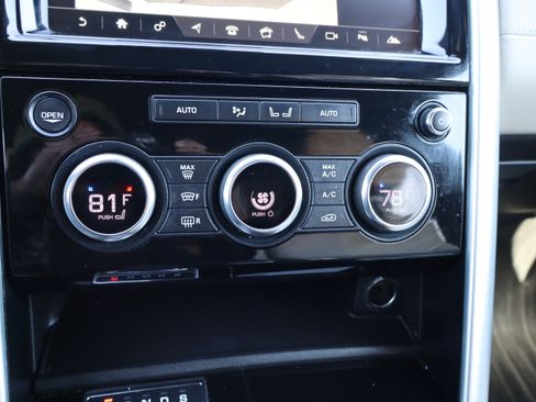 Used 2018 Land Rover Discovery HSE image 31