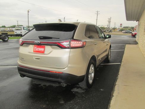 Used 2017 Ford Edge SE image 9