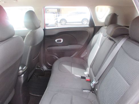 Used 2016 Kia Soul + image 8