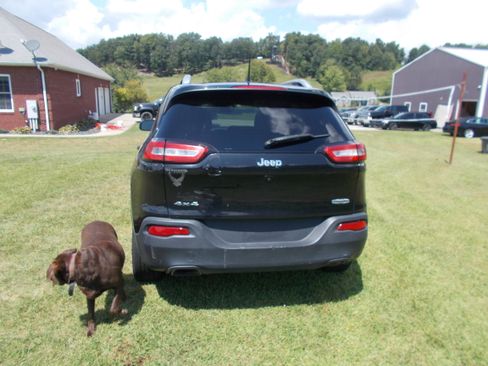 Used 2016 Jeep Cherokee 4WD Latitude image 3