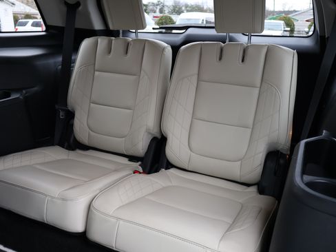 Used 2018 Ford Explorer Platinum image 14