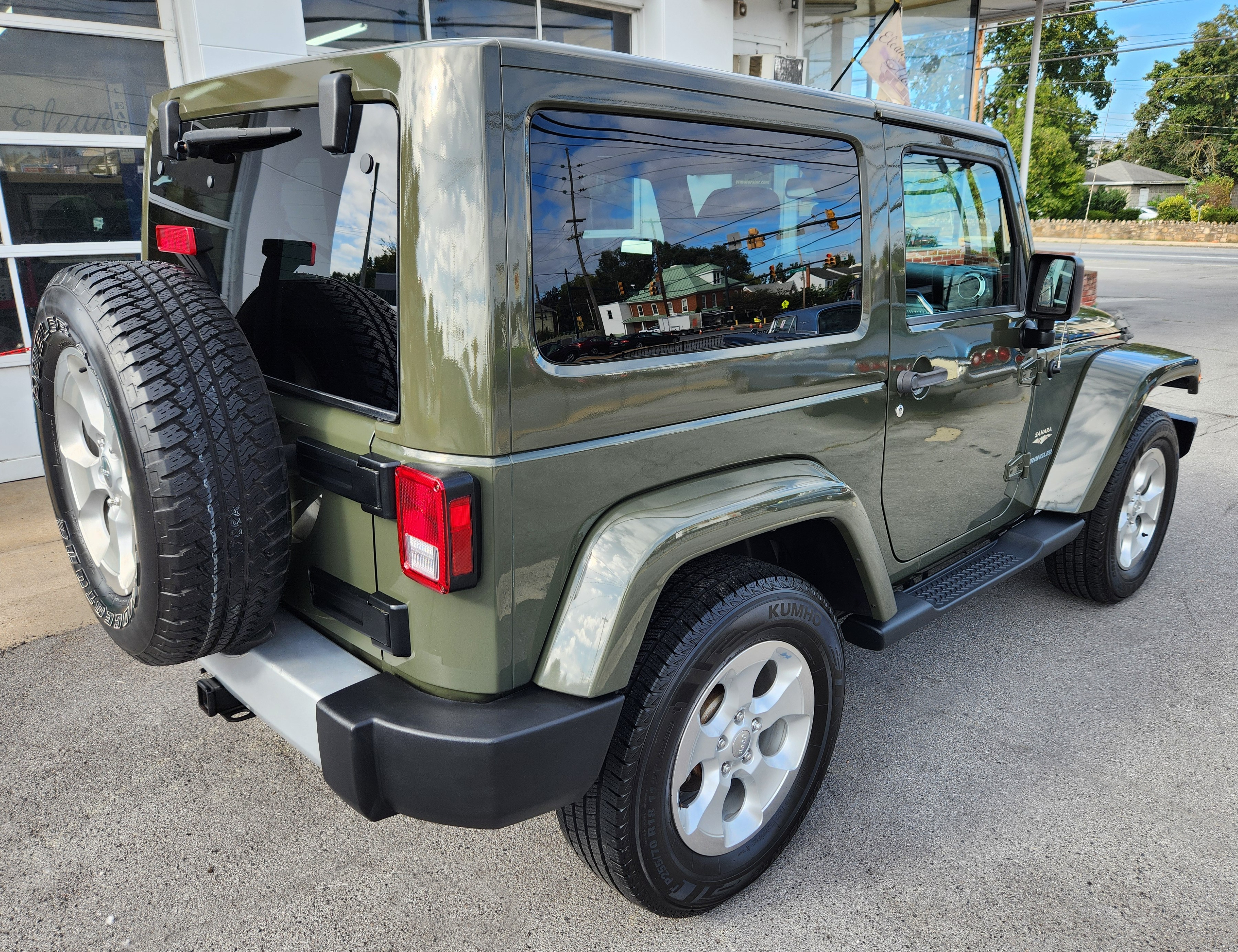Used 2015 Jeep Wrangler 4WD Sahara image 5