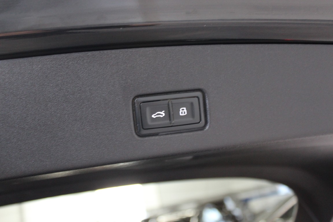 Used 2023 Audi Q4 e-tron Premium RWD image 33
