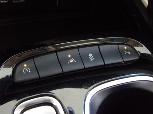 Used 2023 Buick Envision Essence image 29