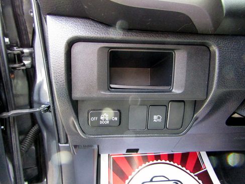 Used 2018 Toyota Tacoma SR5 image 17