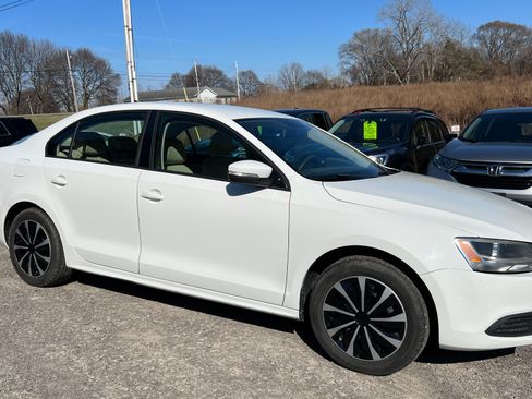 Used 2014 Volkswagen Jetta SE image 2