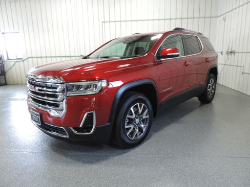 Used 2023 GMC Acadia SLE image 2