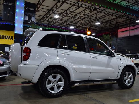 Used 2004 Toyota RAV4 image 14