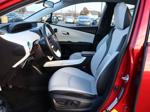 Used 2019 Toyota Prius Prime Premium image 13