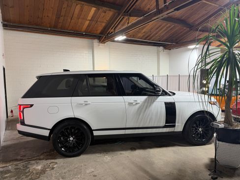 Used 2019 Land Rover Range Rover HSE image 8