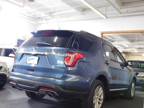 Used 2018 Ford Explorer XLT image 6