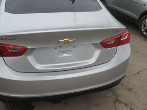 Used 2017 Chevrolet Malibu LT image 5