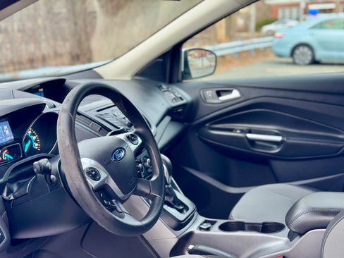 Used 2014 Ford Escape SE image 9