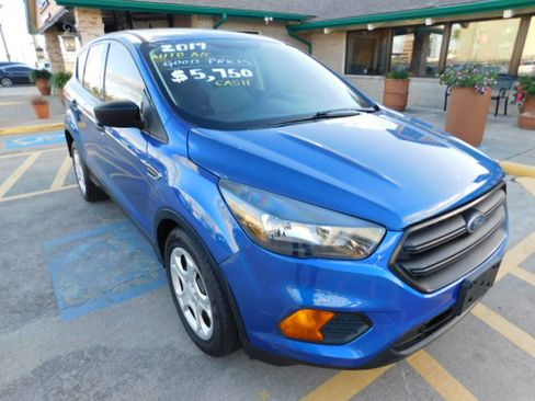 Used 2019 Ford Escape S image 1