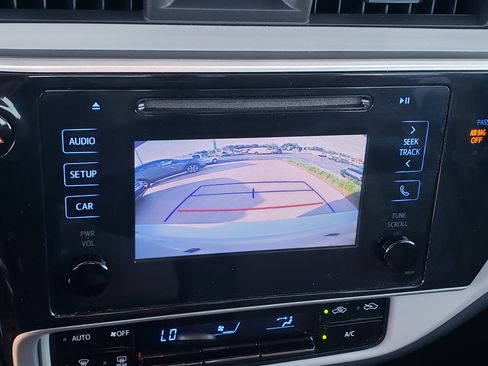 Used 2019 Toyota Corolla LE image 12