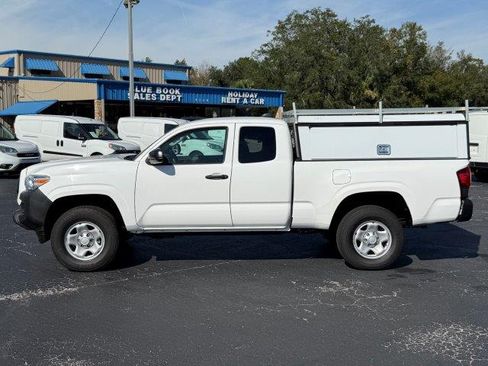 Used 2022 Toyota Tacoma SR image 3