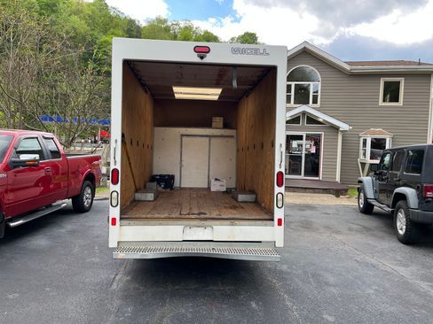 Used 2017 Chevrolet Express 3500 UNAVAIL RWD image 4