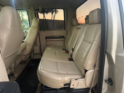 Used 2010 Ford F350 Lariat image 13