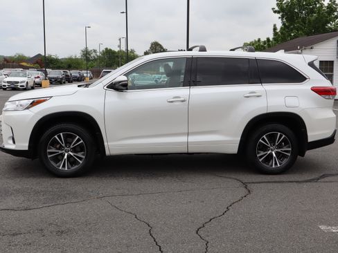 Used 2017 Toyota Highlander AWD LE Plus V6 image 5
