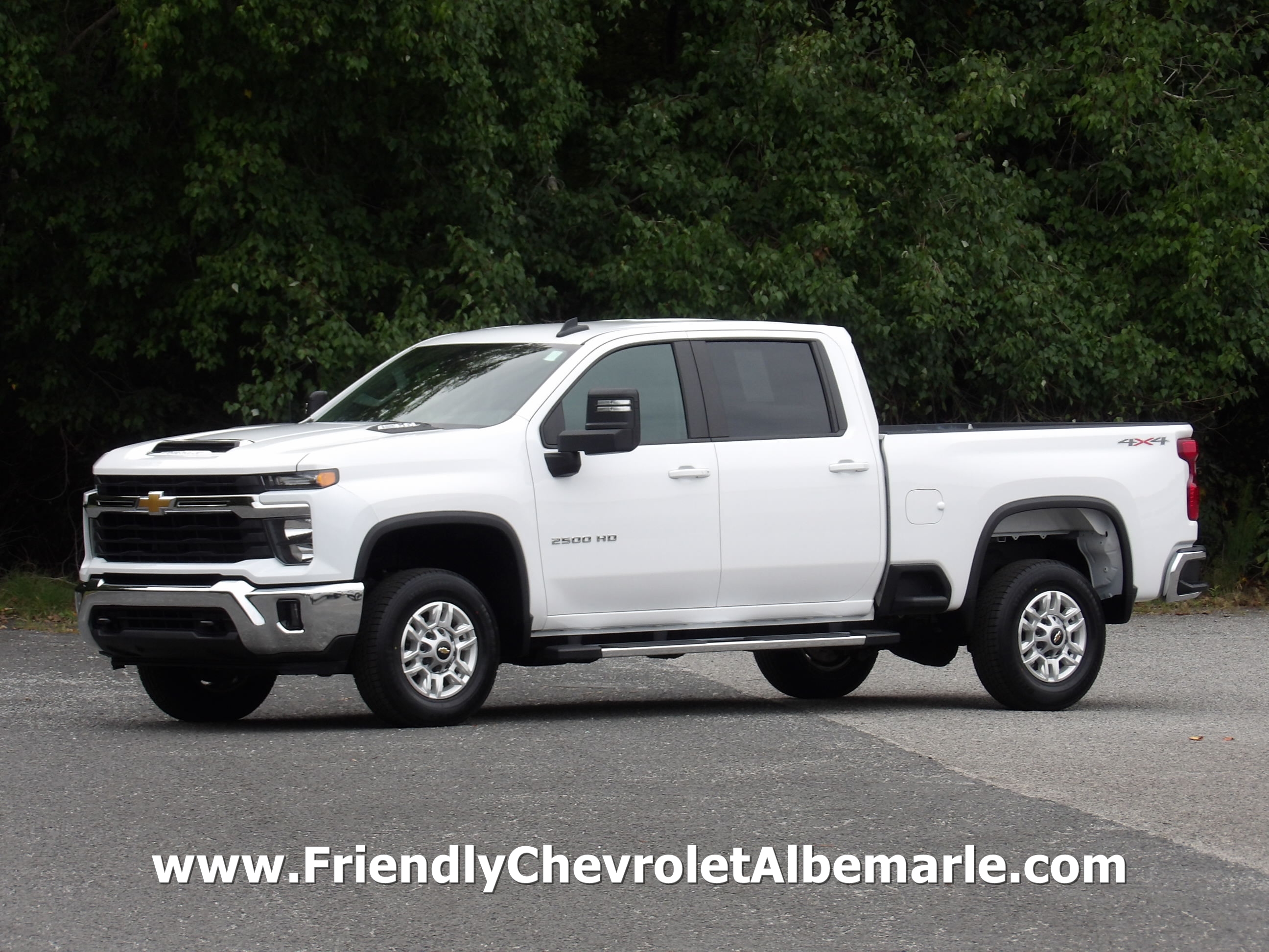 Used 2025 Chevrolet Silverado 2500 4x4 Crew Cab LT image 1